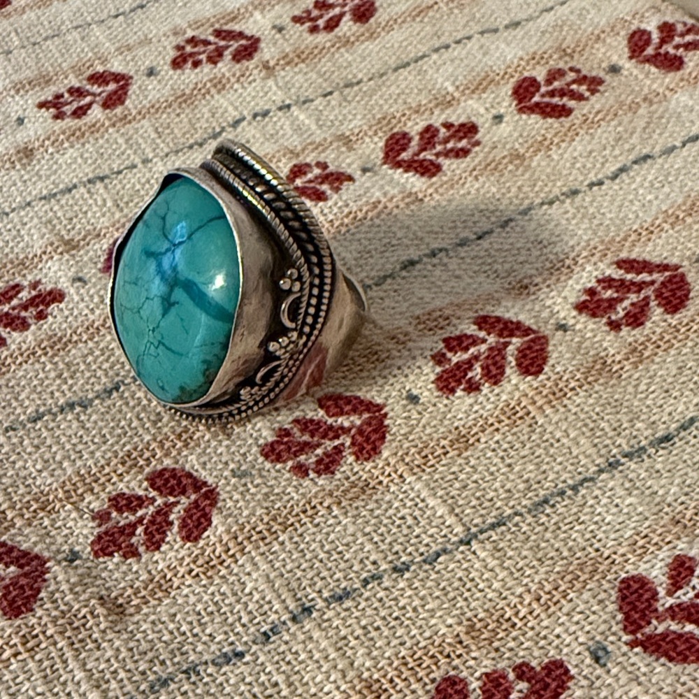 Large Turquoise Stone Ring Set in Detailed Sterling Silver Band - Picture 3 of 8